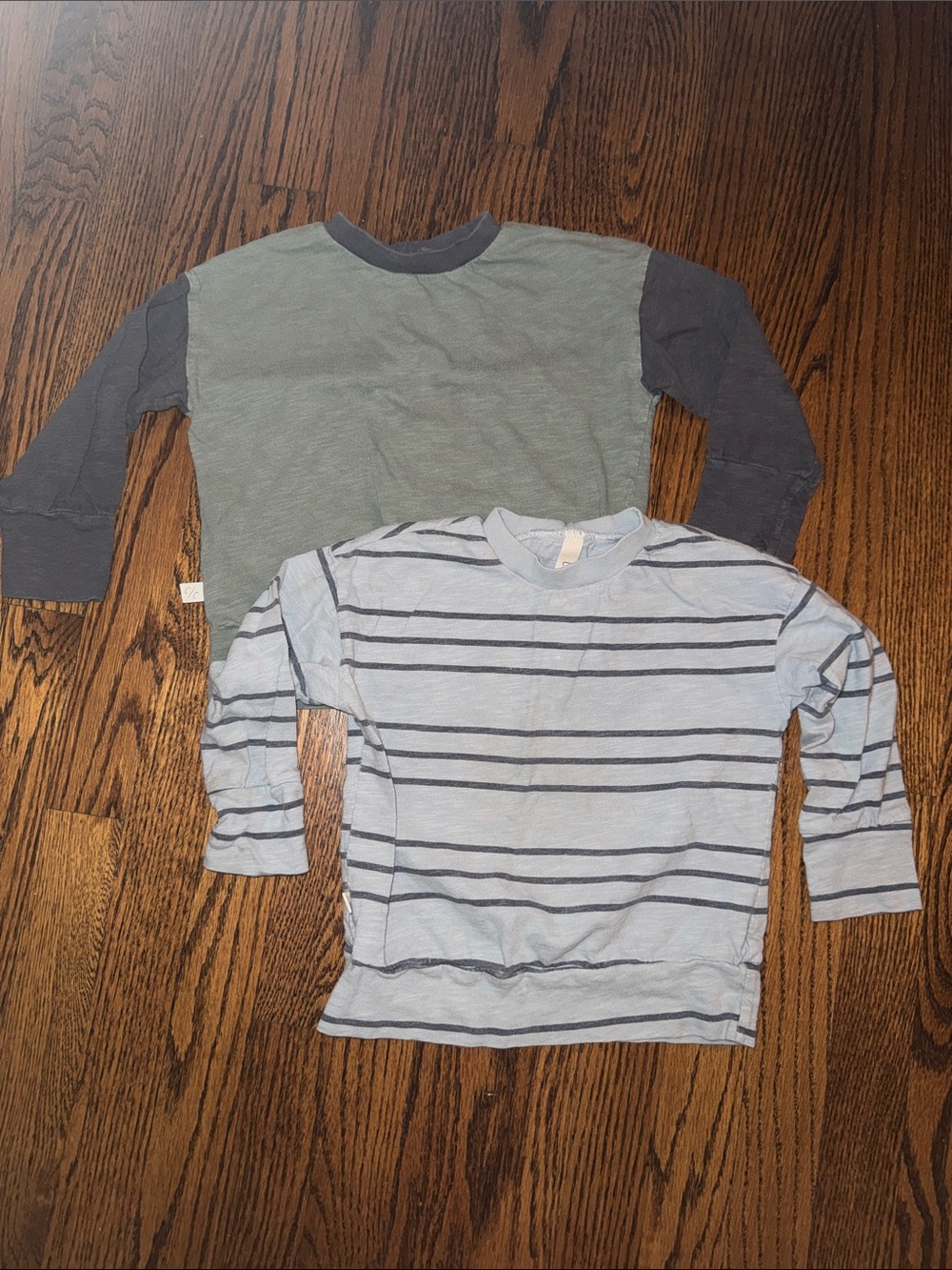 Bundle of Childhoods Clothing long sleeve shirts 2T